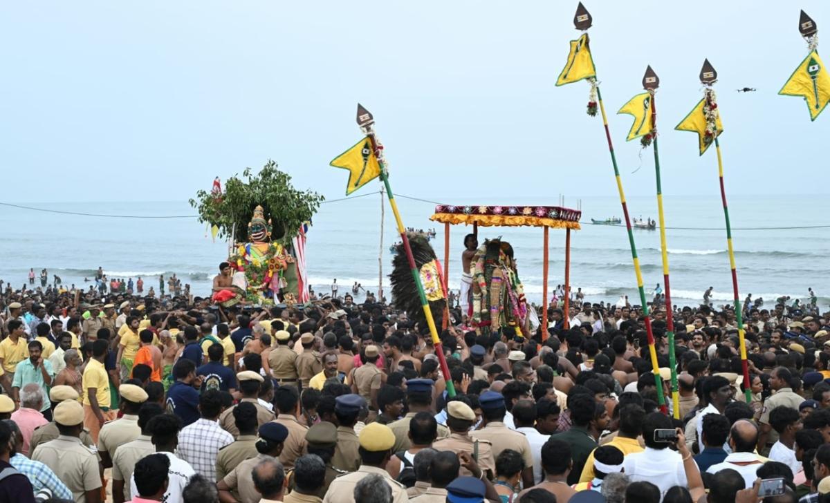 திருச்செந்தூர் சூரசம்ஹாரம்: ‘அரோகரா’ முழக்கத்துடன் லட்சக்கணக்கான பக்தர்கள் தரிசனம்