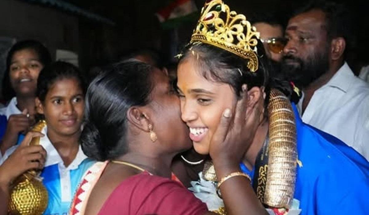 கபடி வீராங்கனை கார்த்திகாவிற்கு அரசு வீடு வழங்க கோரிக்கை: பல அரசியல் கட்சிகள் வலியுறுத்தல்