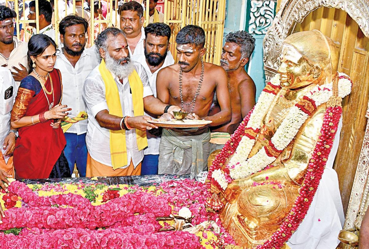 தேவர் குருபூஜை: பசும்பொன்னில் அரசியல் தலைவர்கள் ஒன்று கூடினர் — துணை ஜனாதிபதி, முதல்வர் மரியாதை