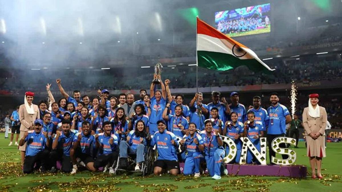 விலை உயர்ந்த வைர நகைகள், சோலார் பேனல்: இந்திய மகளிர் அணிக்கு மழையாய் பரிசுகள்