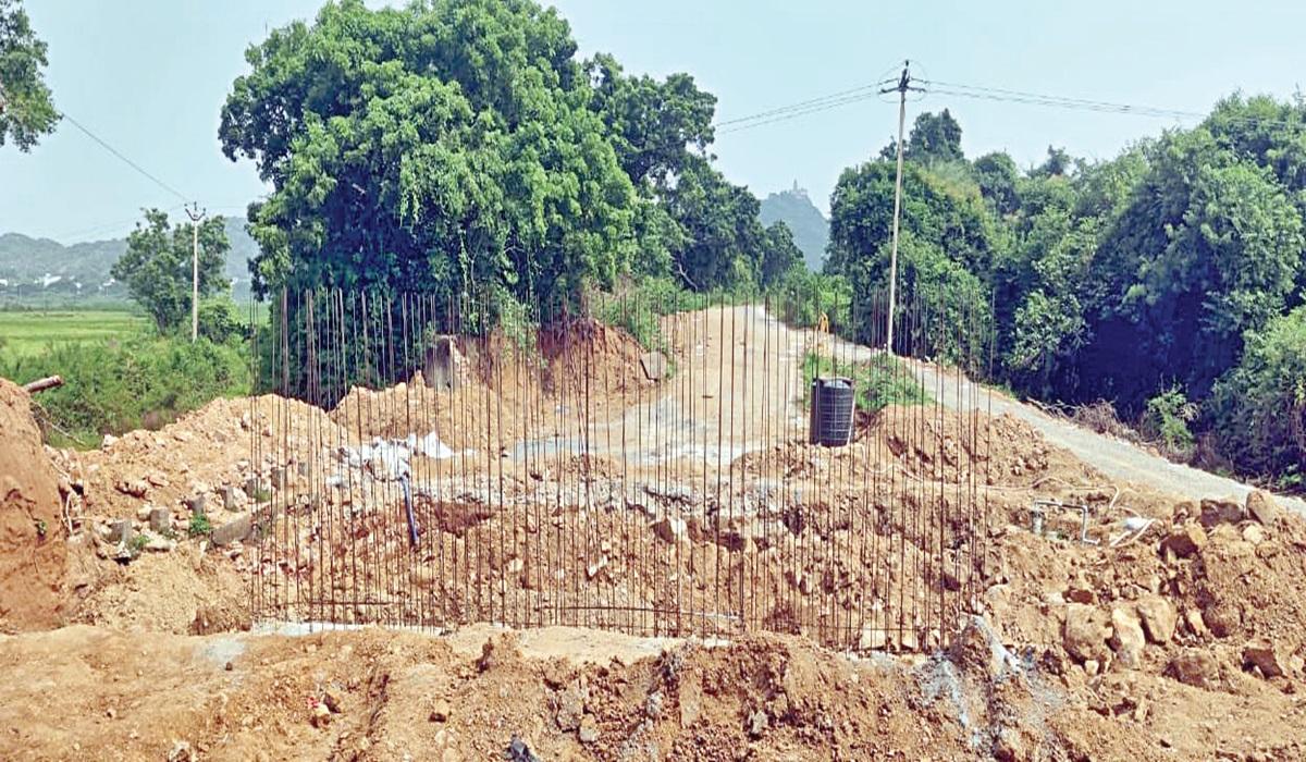 பல ஆண்டுகளாகக் காத்திருந்த கனவு நிறைவேறியது: மாதுளங்குப்பத்தில் உயர்மட்ட பாலம் கட்டுதல் தொடக்கம்