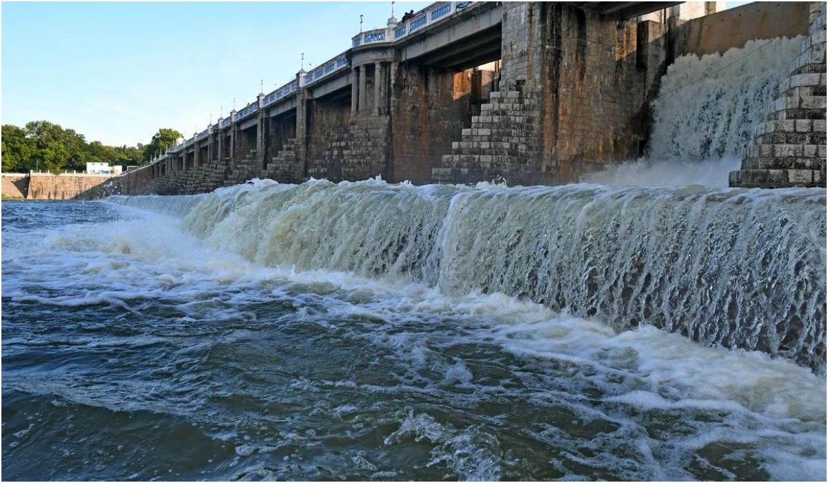 பூண்டி மற்றும் புழல் ஏரிகளின் நீர் நிலை மற்றும் உபரி நீர் வெளியேற்றம்