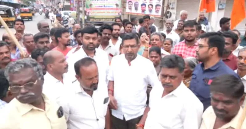 சேலத்தில் கோயில் நுழைவுவாயில் இடிப்பு: திமுக வார்டு செயலாளர் மீது நடவடிக்கை கோரிக்கை