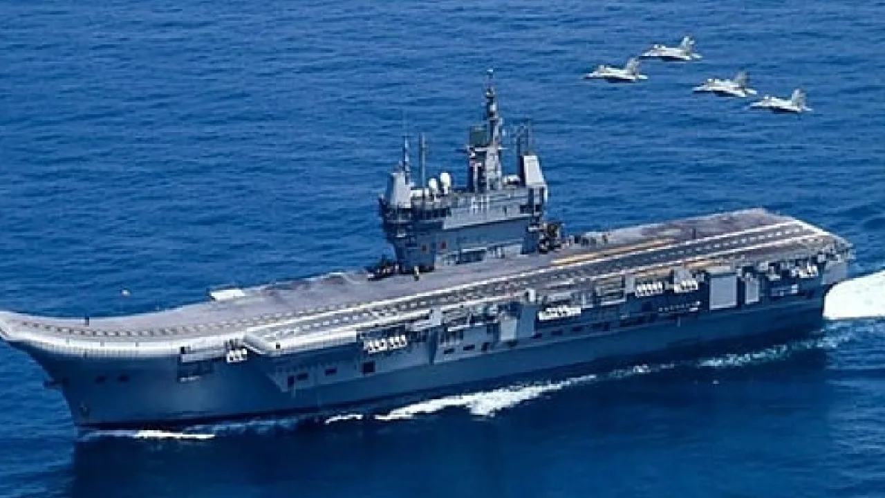 இலங்கை வெள்ள உதவிக்காக இந்தியாவின் ‘விக்ராந்த்’ போர்க் கப்பல் பணியில்