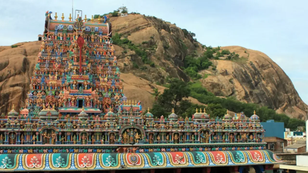 நீதிமன்றத்தின் உத்தரவின்படி திருப்பரங்குன்றம் மலைச்சிகரத்தில் நாளை தீபம் ஏற்றுதல் உறுதி