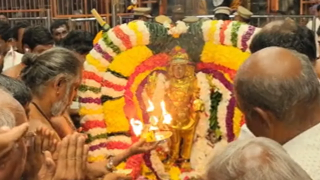 திருவண்ணாமலை: பொன்னாலங்கரித்த மேறு வாகனத்தில் பிச்சண்டவர் வருகை – பக்தர்கள் பெருமித தரிசனம்