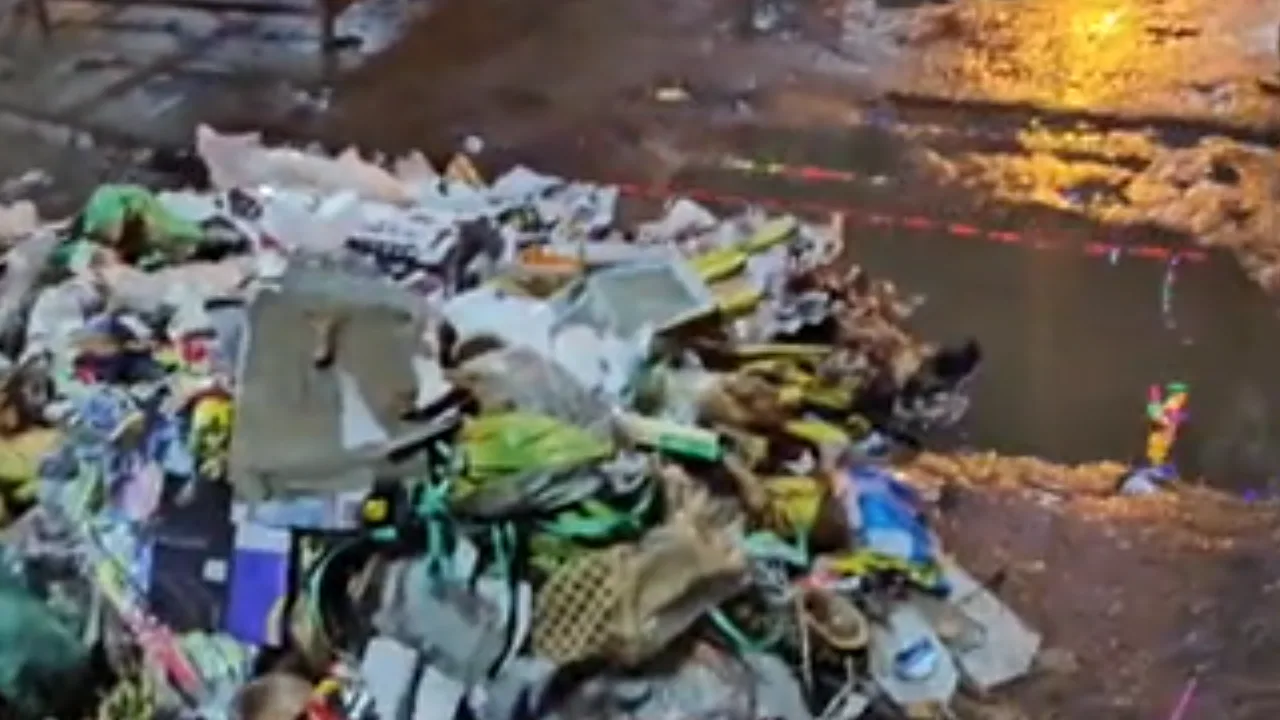 குப்பைகள் அகற்றப்படாமல் நோய் பரவும் அபாயம் – பக்தர்கள் கவலை