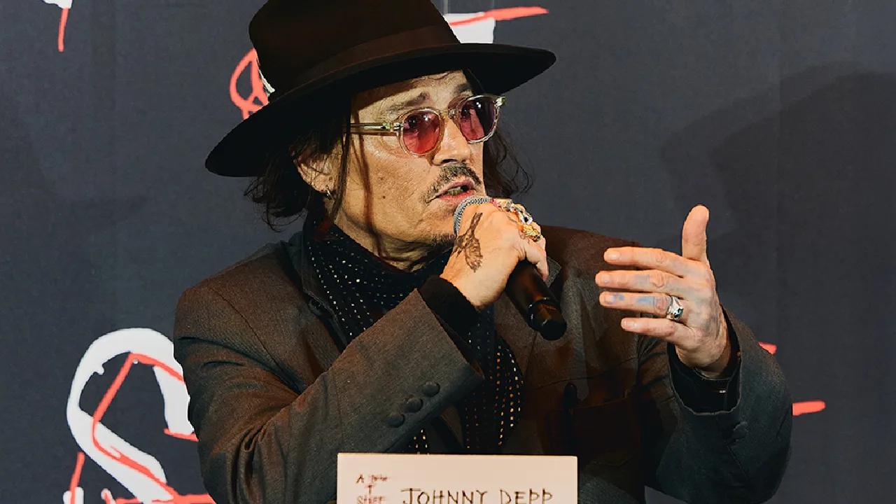 ஹாலிவுட் நட்சத்திரம் ஜானி டெப்பின் கலைக் கண்காட்சி ஜப்பானில் துவக்கம்!