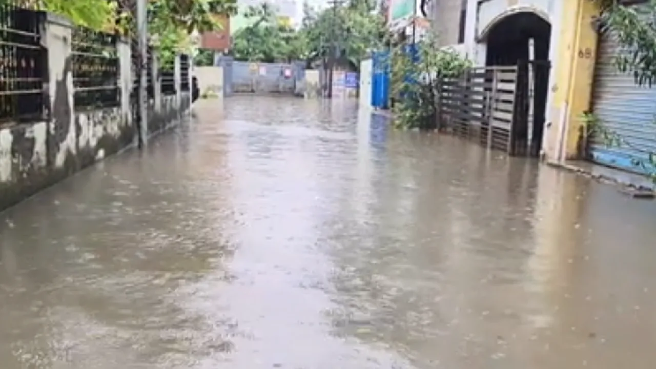 திருமுல்லைவாயலில் சாலைகள் குளமாக மாறியது – பொதுமக்கள் அவதியில்!