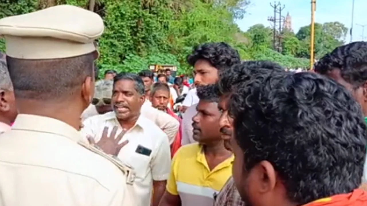 கிழக்கு கடற்கரை சாலையில் படகுகளுடன் மீனவர்களின் திடீர் மறியல்!