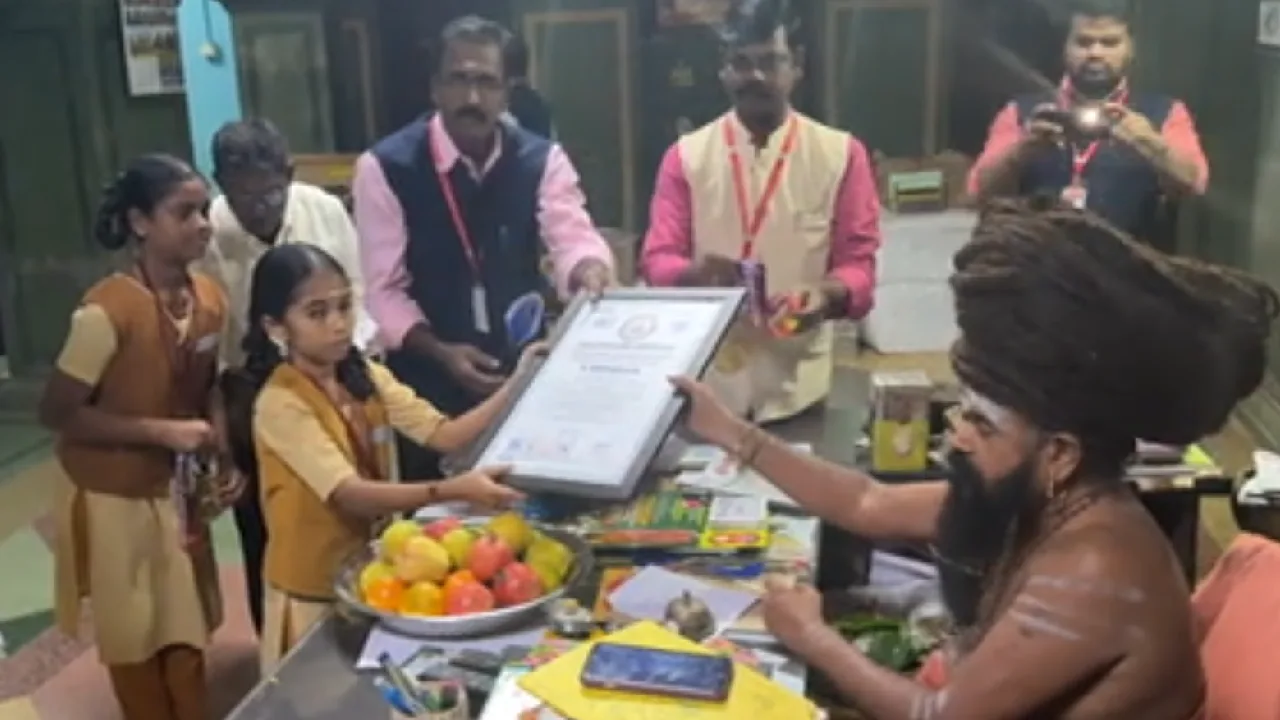 விளையாட்டு போட்டிகளில் சாதனை படைத்த மாணவர்களுக்கு தருமபுரம் ஆதீனம் பாராட்டு