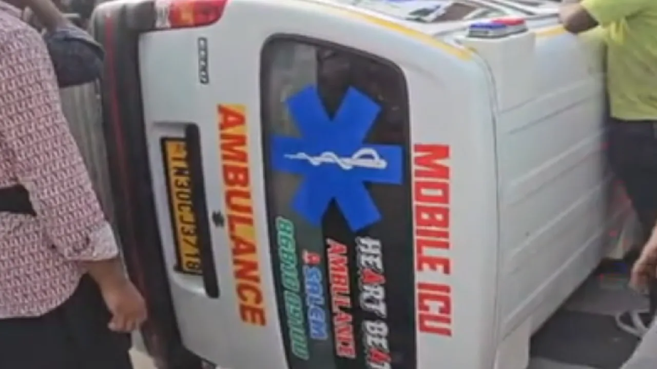 அதிவேகமாக சென்ற ஆம்புலன்ஸ் கட்டுப்பாட்டை இழந்து தலைகீழாக கவிழ்ந்த விபத்து – ஓட்டுநர் தப்பி ஓட்டம்