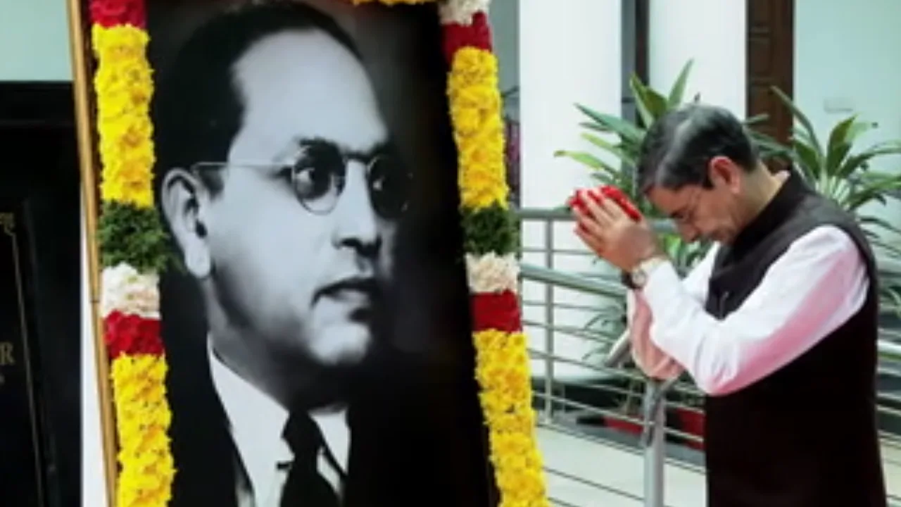 அம்பேத்கரின் 70வது நினைவு தினம்: சென்னை லோக் பவனில் ஆளுநர் ஆர். என். ரவி மரியாதை