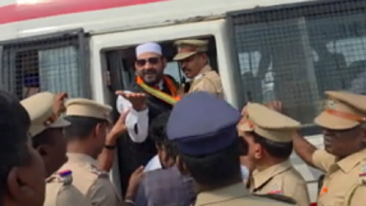 பாஜக நிர்வாகிகள் கூட்டத்துக்குச் சென்ற வேலூர் இப்ராஹிம் போலீசாரால் தடுத்து கைது!