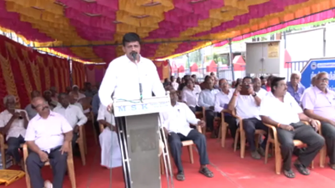 திருச்சி மாநகராட்சி நடவடிக்கையை எதிர்த்து குடியிருப்பினர் உண்ணாவிரதத்தில்!