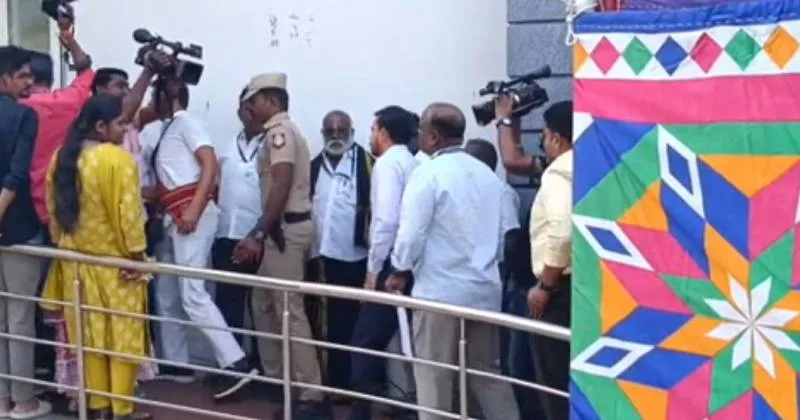 கோவையில் மின்னணு வாக்குப்பதிவு கருவிகள் பரிசோதனை நடைமுறை ஆரம்பம்