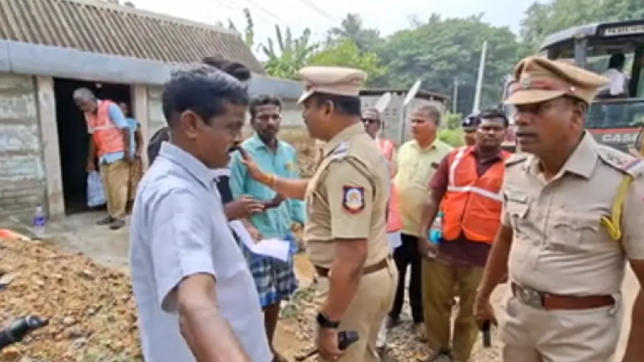 வீடுகள் அகற்ற நடவடிக்கைக்கு எதிர்ப்பு – குடியிருப்போர் அதிகாரிகளுடன் தகராறு