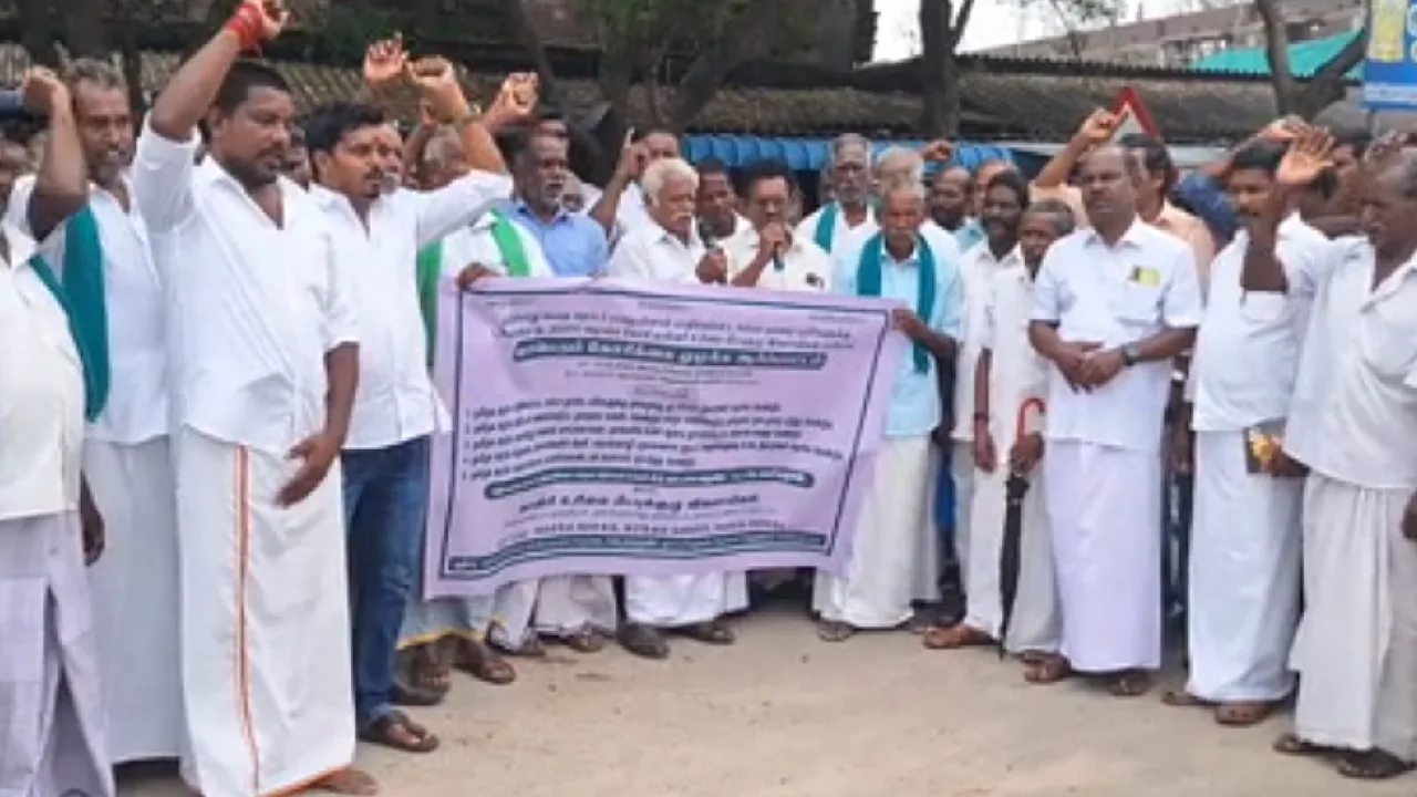 டிட்வா புயல் பாதிப்பு: சம்பா பயிர்களுக்கு நஷ்டஈடு கோரி விவசாயிகள் போராட்டம்