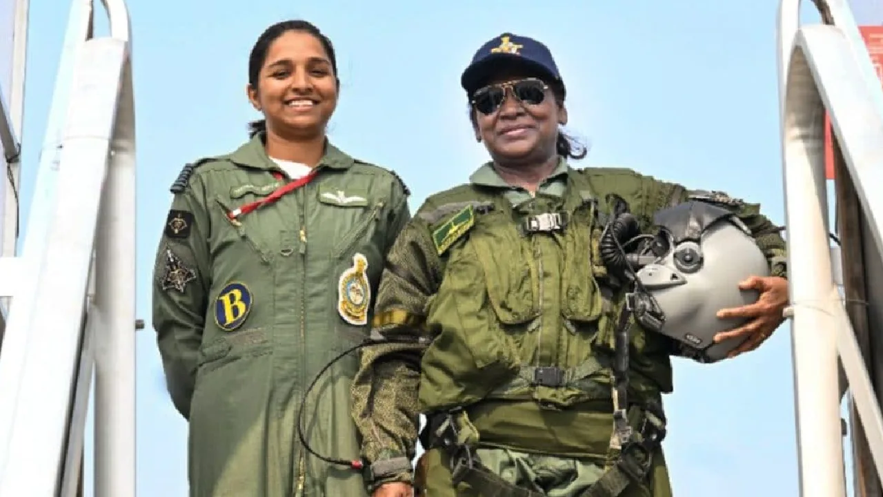 பயிற்சி விமானிகளை உருவாக்கும் பொறுப்பில் ரபேல் விமானி ஷிவாங்கி சிங்