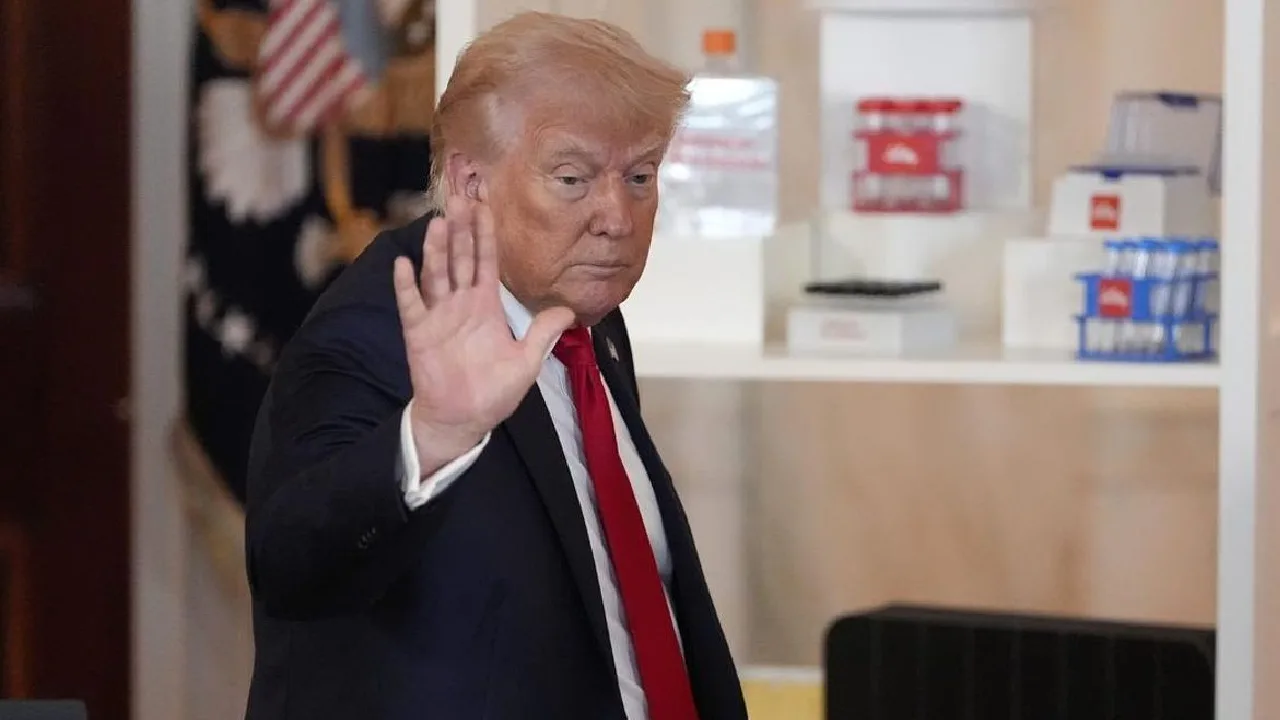 ட்ரம்ப் வரி உத்தரவுக்கு எதிராக அமெரிக்க நாடாளுமன்றத்தில் தீர்மானம் – இந்தியாவுக்கு விதிக்கப்பட்ட 50% வரியை நீக்க கோரிக்கை