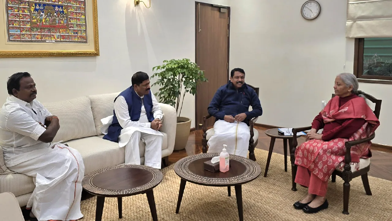 மத்திய நிதியமைச்சரை சந்தித்த பாஜக மாநில தலைவர் நயினார் நாகேந்திரன்