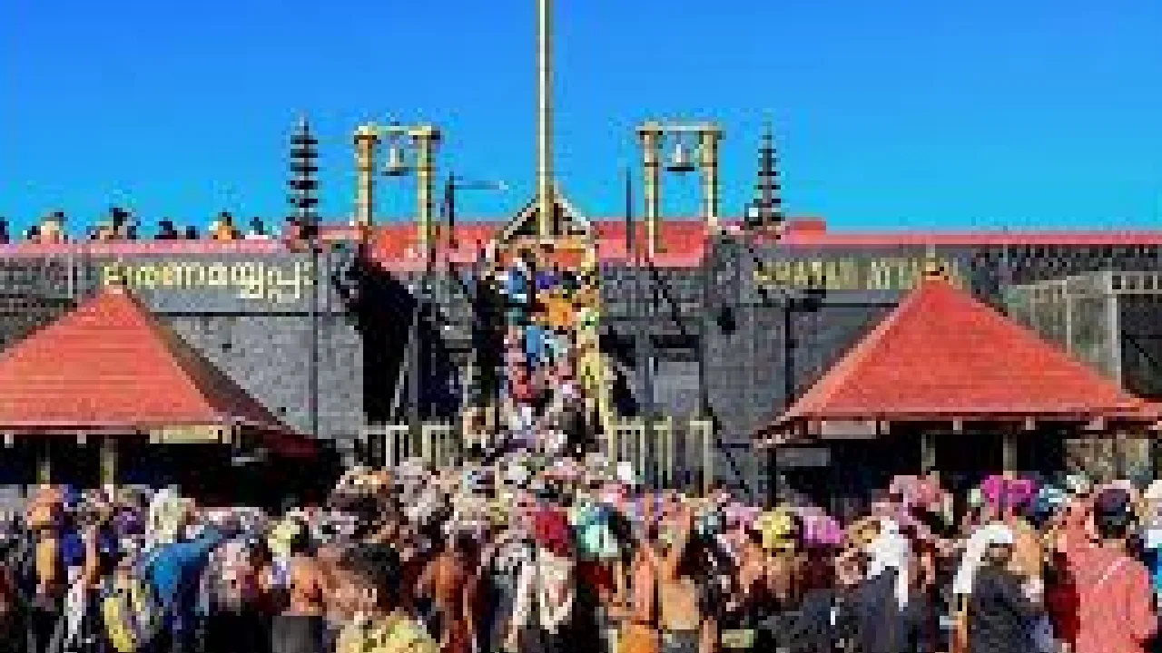 சபரிமலையில் திரண்ட பெருந்திரளான ஐயப்ப பக்தர்கள்!