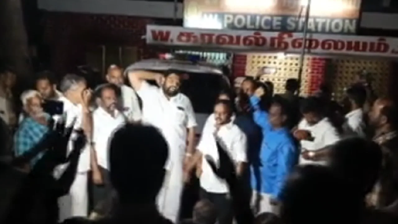 கிறிஸ்துமஸ் நிகழ்வில் மதமாற்றம் முயற்சி என குற்றச்சாட்டு – இந்து அமைப்புகள் போராட்டம்