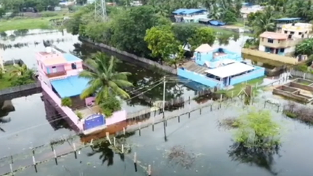 ராமநாதபுரம்: கனமழையால் தீவுப்போல் மாறிய பிரப்பன் வலசை கிராமம் – கண்டுகொள்ளாத நிர்வாகம் என மக்கள் குற்றச்சாட்டு