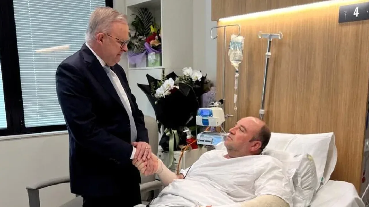 தாக்குதலாளரை ஆயுதமற்றவராக்கிய வீரருக்கு உலகளாவிய பாராட்டு – மக்கள் திரட்டிய நிதியுதவி