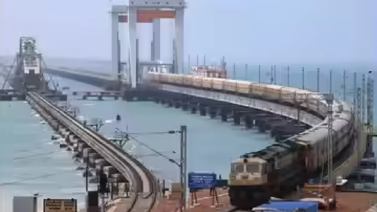 ராமேஸ்வரம்: டிக்கெட் இன்றி ரயிலில் வந்த யாத்ரீகர்கள் கோஷமிட்டு தப்பிய சம்பவம்