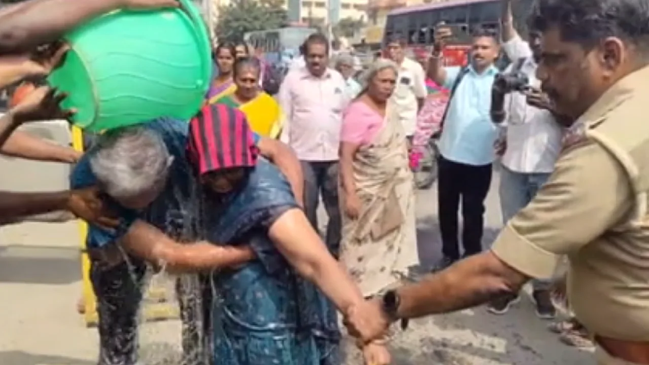 பட்டா விவர திருத்தம் கோரி தீக்குளிக்க முயன்ற வயதான தம்பதியர்!