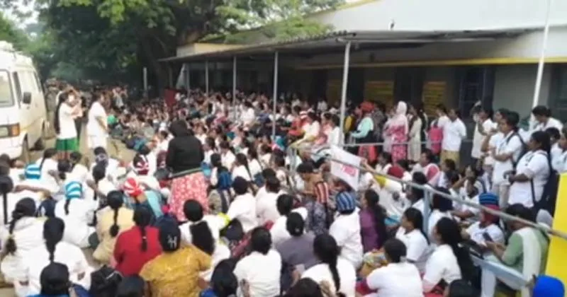 பணி நிரந்தரம் கோரிய செவிலியர்கள் – நள்ளிரவில் மண்டபத்திலிருந்து வெளியேற்றப்பட்டதால் கிளாம்பாக்கம் வரை நடைபயணம்