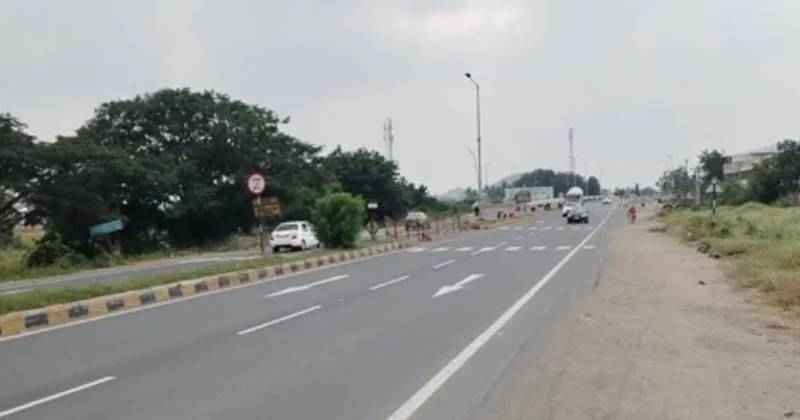 சமயபுரம் மாரியம்மன் கோயிலுக்கு நடந்த பாத யாத்திரை சோகம் – கார் விபத்தில் 4 பெண்கள் பலி