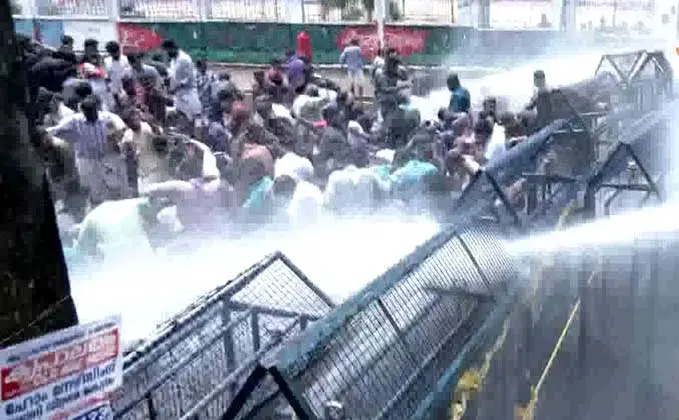 சபரிமலை தங்கம் திருட்டு விவகாரம் – பாஜக போராட்டம், போலீஸ் நடவடிக்கை