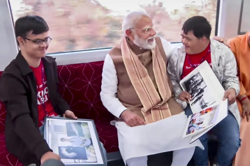 மீரட்டில் இந்தியாவின் அதிவேக மெட்ரோ: ‘நமோ பாரத்’ ரயில் சேவையைப் பிரதமர் மோடி தொடங்கி வைத்தார்!