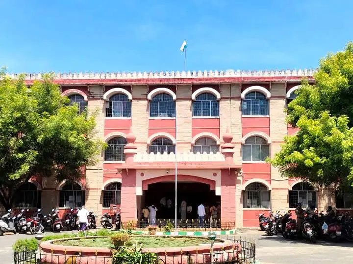 ஸ்ரீவில்லிபுத்தூர்: தீர்ப்பு வழங்கிய நீதிபதி மீது அரிவாள் வீச்சு – போலீசார் விசாரணை