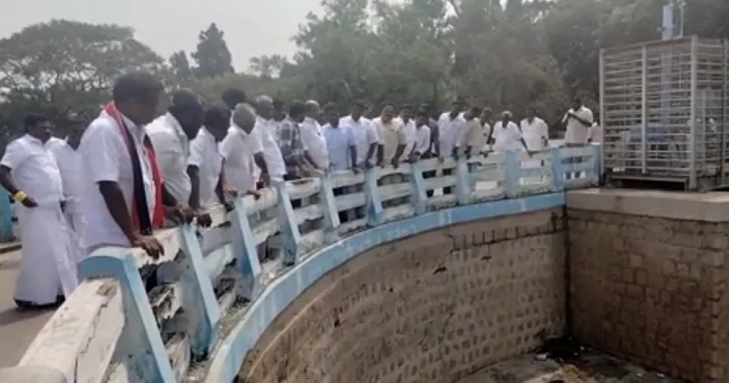 மதுரை அருகே கல் குவாரிகளின் அனுமதியை ரத்து செய்ய கிராம மக்கள் ஆட்சியரின் காரை முற்றுகையிட்டனர்