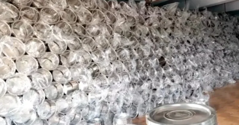 ராமநாதபுரத்தில் தேர்தல் முன்னிட்டு திமுக தரப்பில் இலவச பொருட்கள் வழங்கப்படுவதாக புகார்