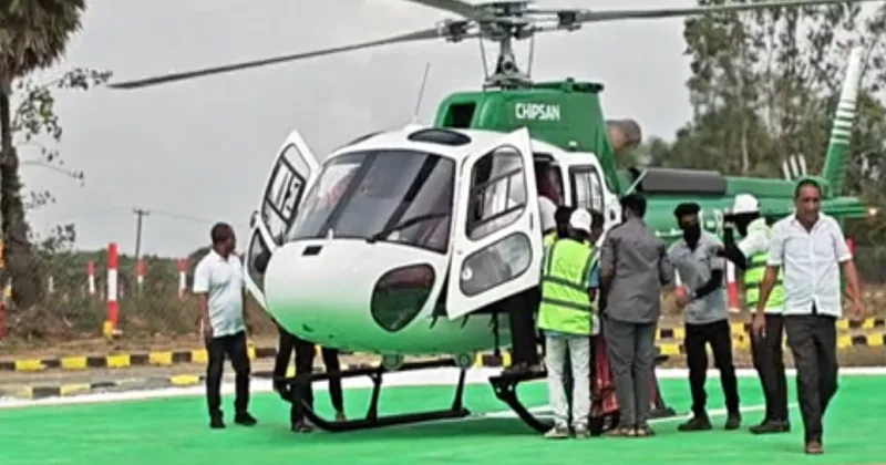 நேர்மைக்குக் கிடைத்த ஹெலிகாப்டர் பயணம்: 45 சவரன் நகையை ஒப்படைத்த தூய்மைப் பணியாளர் பத்மாவிற்குச் சிறப்பு கௌரவம்!