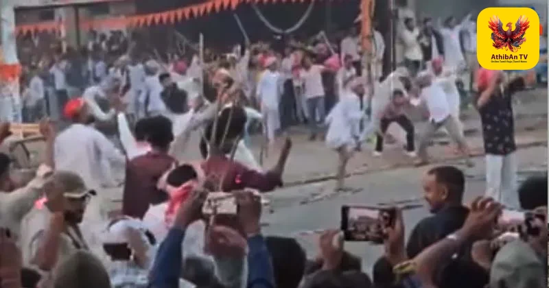 ராஜஸ்தான்: ஒருவர் மீது ஒருவர் எரியும் கட்டைகளை வீசி ‘ரார் ஹோலி’ – 250 ஆண்டுகால வினோத வழிபாடு!