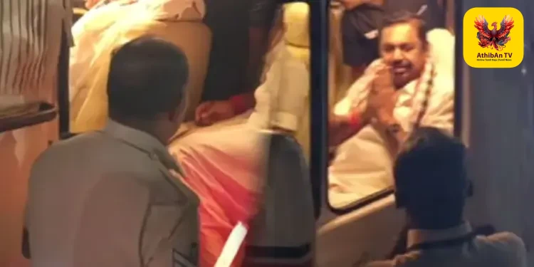 அதிமுக பொதுச்செயலாளர் எடப்பாடி பழனிசாமி வாகனத்தில் பறக்கும் படையினர் அதிரடி சோதனை!