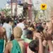 பழனி முருகன் கோயிலில் அலைமோதிய பக்தர்கள் கூட்டம்: ‘அரோகரா’ முழக்கத்துடன் காவடி எடுத்து நேர்த்திக்கடன்!