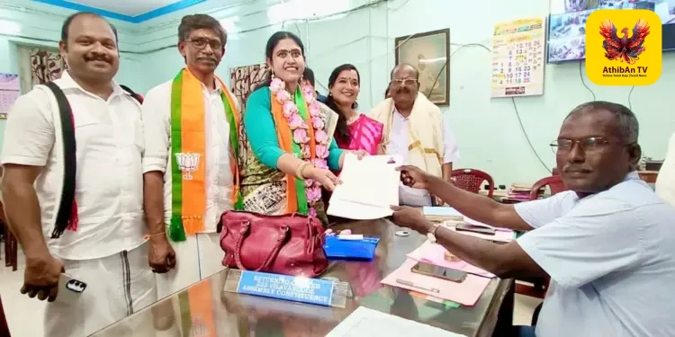 டாக்டர் விஜயதரணி அவர்கள் தனது வேட்புமனுவைத் தாக்கல்… பாஜக சொந்தங்களின் படை சூழ வருகை…