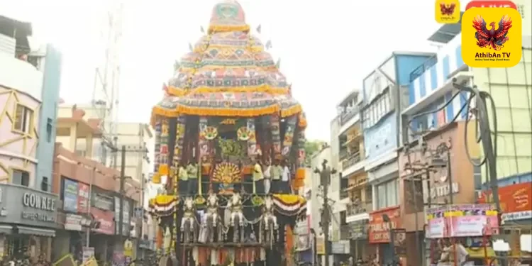 மதுரை சித்திரை திருவிழா: சிகர நிகழ்வான தேரோட்டம் கோலாகலத் தொடக்கம் – மாசி வீதிகளில் வலம் வரும் மீனாட்சி-சுந்தரேஸ்வரர்!