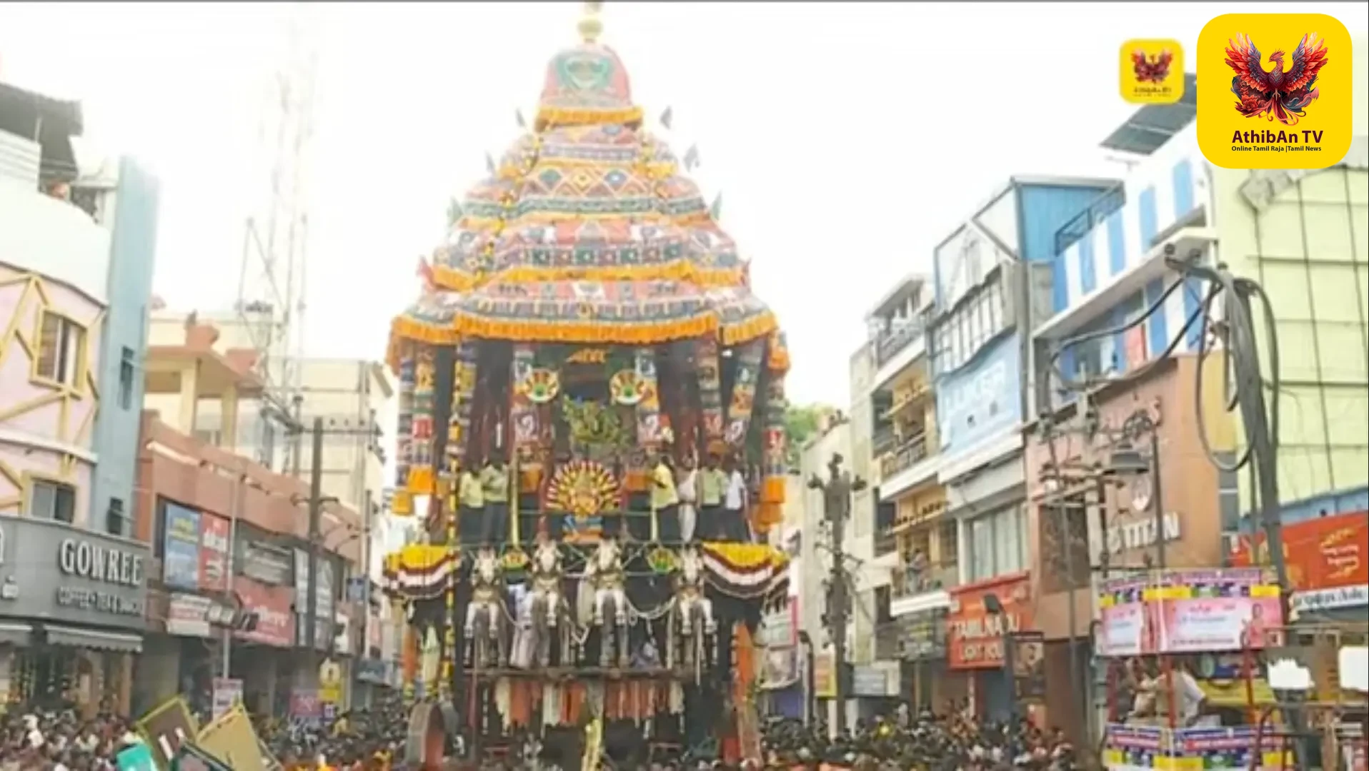 மதுரை சித்திரை திருவிழா: சிகர நிகழ்வான தேரோட்டம் கோலாகலத் தொடக்கம் – மாசி வீதிகளில் வலம் வரும் மீனாட்சி-சுந்தரேஸ்வரர்!