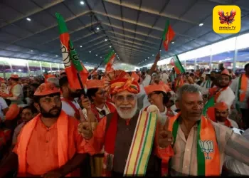 மேற்கு வங்கத்தில் மோடி அலை: ஹால்டியா பொதுக்கூட்டத்தில் அலைமோதிய மக்கள் கூட்டம்