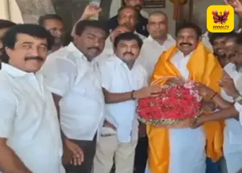 இபிஎஸ் முன்னிலையில் அதிமுகவில் இணைந்த ஆயிரக்கணக்கான ரஜினி ரசிகர்கள்: சேலத்தில் பிரம்மாண்ட ஊர்வலம்!