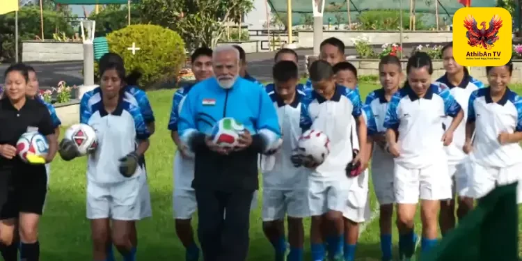 சிக்கிமில் கால்பந்து விளையாடி அசத்திய பிரதமர் மோடி: “உத்வேகம் அளிக்கும் அனுபவம்” என நெகிழ்ச்சி!