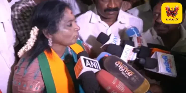 “பணம் படைத்தவர்களுக்கு மும்மொழி, ஏழைகளுக்கு இருமொழியா?”: திமுக அரசைச் சாடும் தமிழிசை சௌந்தரராஜன்!