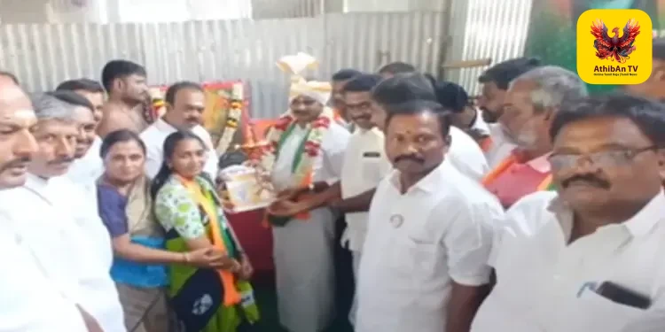 அவிநாசியில் என்டிஏ தேர்தல் பணிமனை திறப்பு: விவசாயிகளுடன் தேநீர் அருந்தி எல்.முருகன் வாக்கு சேகரிப்பு!